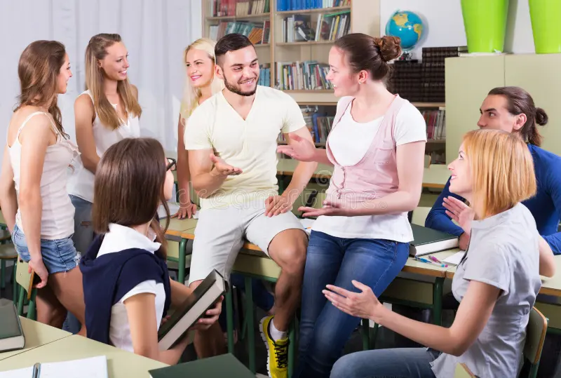 Imagen de personas conversando